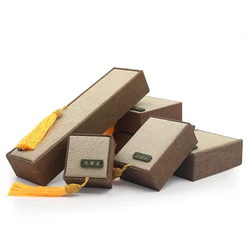 

Free Real Shipping 2019 New Vintage Linens Tassel Hand Spot Wholesale Bracelet Pendant Necklace Packing Jewelry Boxes