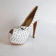 Cone Heels Weiß Peep Toe Nieten Handarbeit Kunstleder Frauen pumpen Offene spitze Slip-on Neuheit Party Big Size Starke Damen schuhe