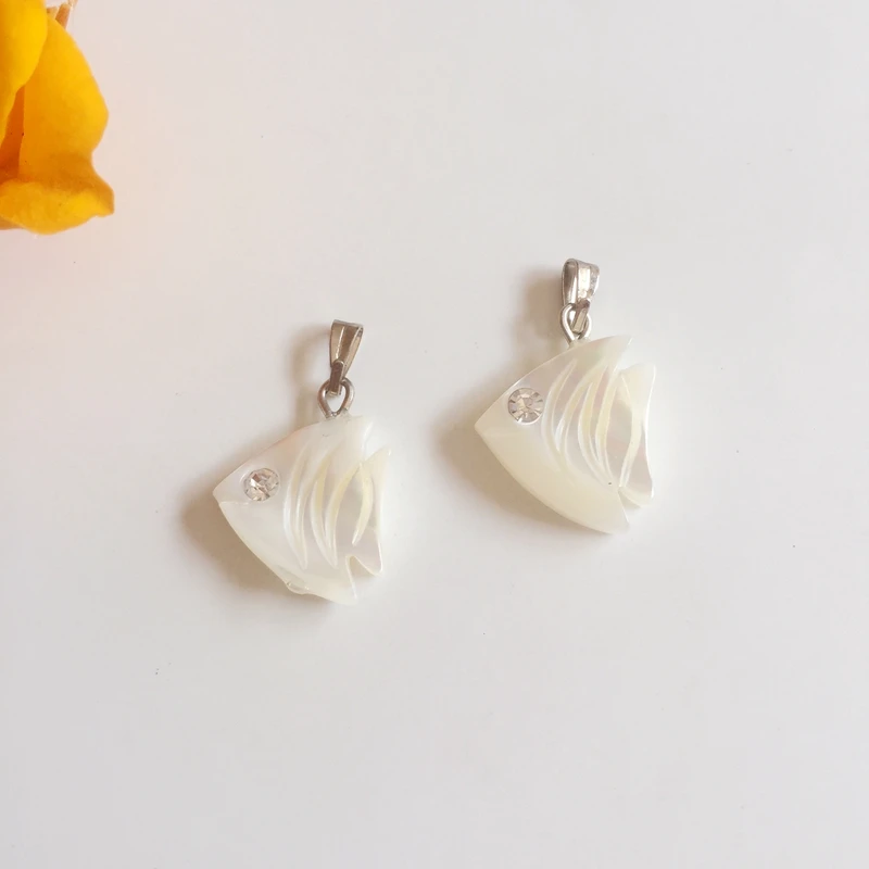

14*23MM 20Pcs/Lot Fish Shape Natural White Pearl Mother Shell Accessories Jewelry Charms Pendants