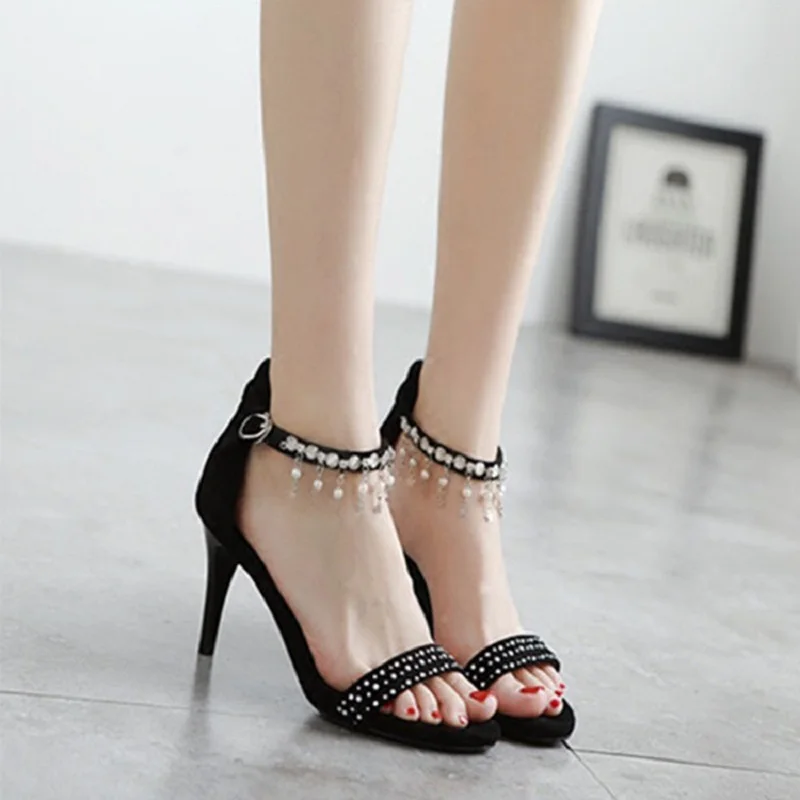 

2018 new European and American style with high-heeled shoes with a buckle rivets sandals metal open toe high-heeled temperament