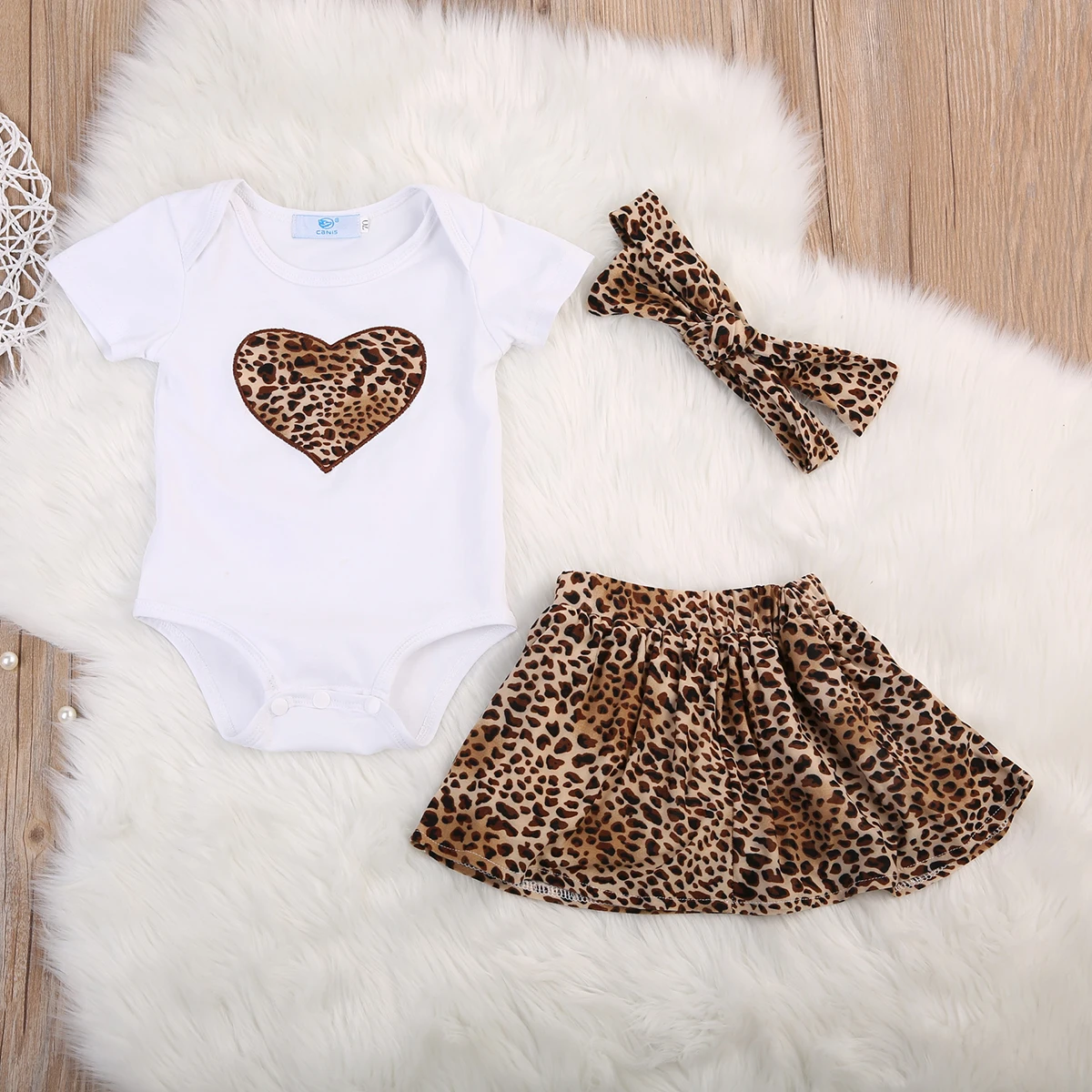 Милые топы для маленьких девочек; комбинезон с короткими рукавами; Хлопковое платье с леопардовой юбкой и сердечками; комплект из 3 предметов; комплект одежды для малышей