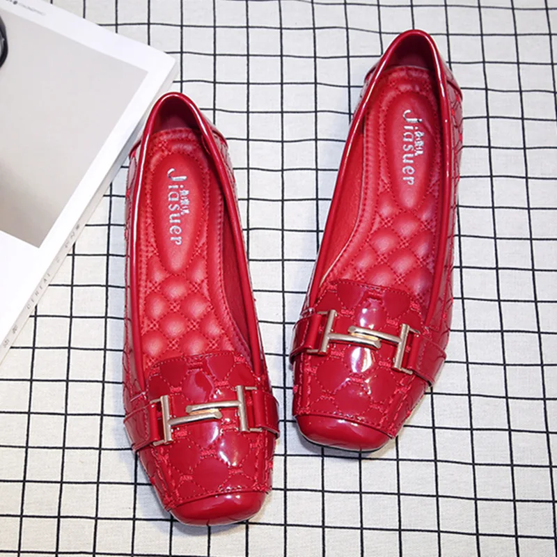

Women Flats Shoes Metal Decoration Patent Leather Square Toe Fashion High Quality Flat Moccasins Ladies For Office Boat Shoes