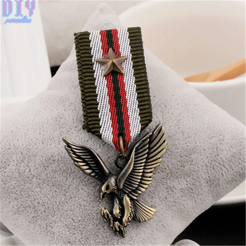 England Five star Eagle Horse Military Metal Badge Retro Fabri Shoulder Board Badges Army Pin on Brooch Medal Handmade - Цвет: L