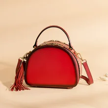 Горячая полумесяц заклепки сумки спилок кожа Одна сумка независимый дизайн кисточка крест сумка