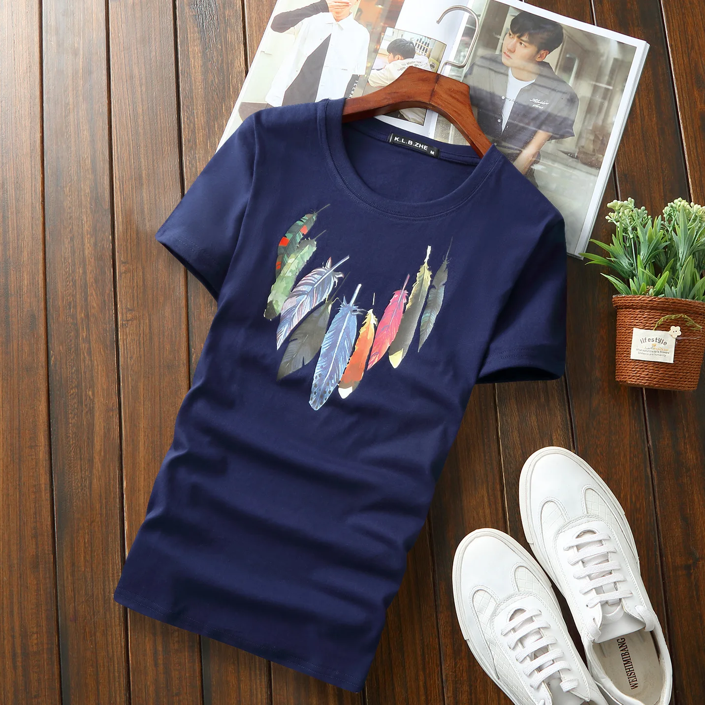 

2019 NEW Men's Printed T-shirt with Feather Patterns