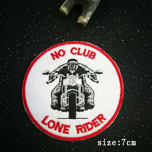 NO CLUB LONE RIDER вышивка Байкерская нашивка металлическая серебряная нить Синий и Красный Железный на наклейках одежда аксессуары значки - Цвет: red 2pcs