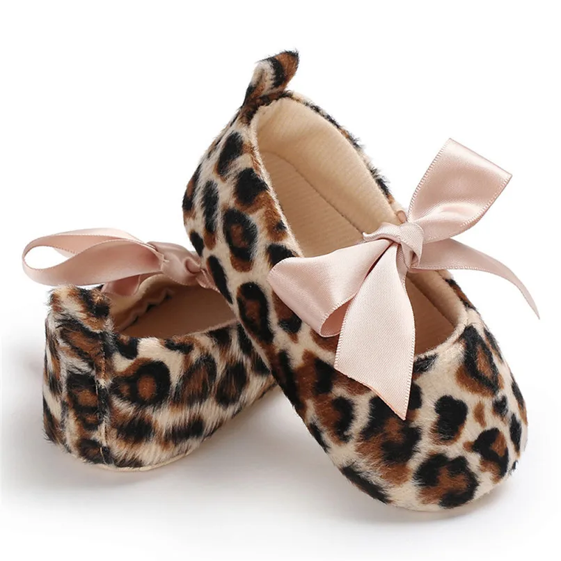 Милая мягкая нескользящая обувь для новорожденных с леопардовым принтом для маленьких девочек; обувь для первых ходунков; A84L073
