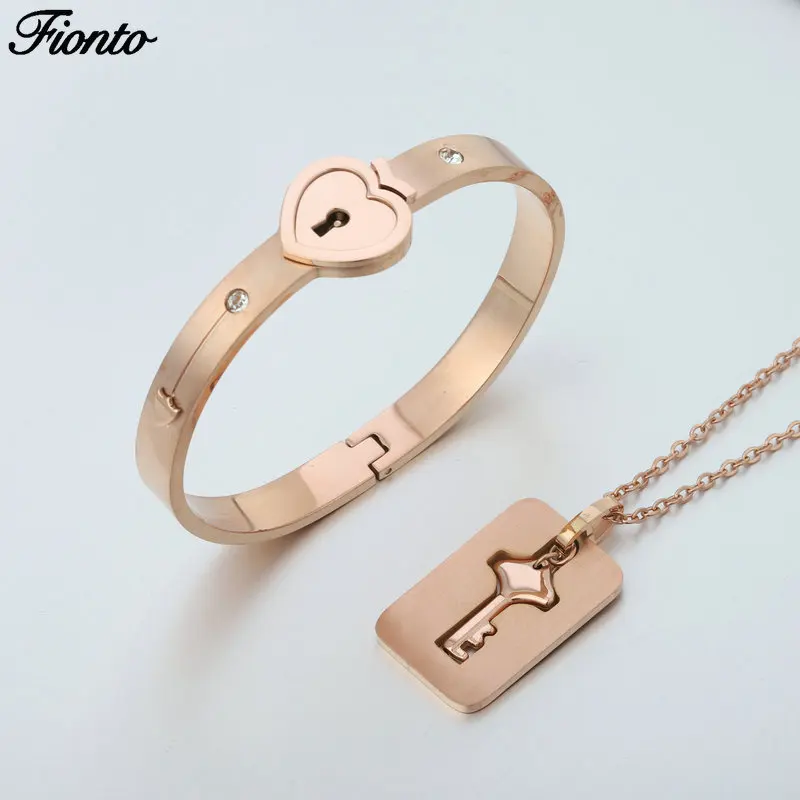 

FIONTO Fashion Lovers Stainless Steel Couple Jewelry Sets Love Heart Lock Bracelet Bangles Key Pendant Necklace Couples Set Gift