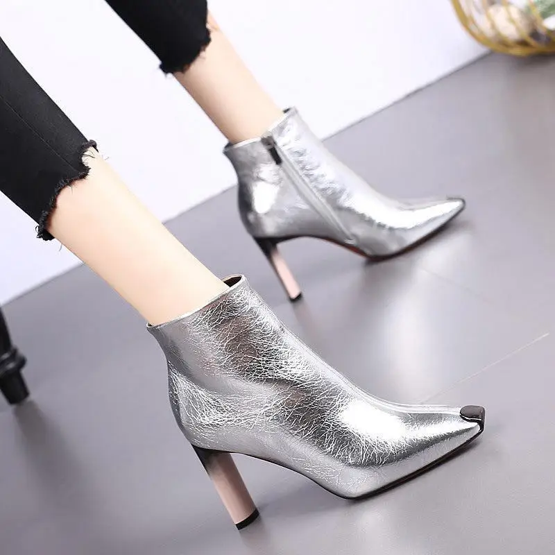 

High-heeled shoes female 2019 autumn winter new metal square head short boots thick with color matching plus velvet Martin boots