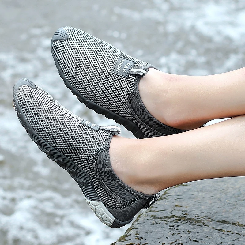 TOURSH New Summer Men Walking Shoes Slip On Breathable Mesh Beach Water