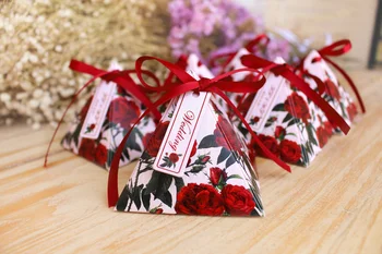 

100 x Triangular Pyramid Red Floral Wedding Favors Bomboniera Candy Boxes Paper Box Chocolate Gifts Box With Ribbons & Tags