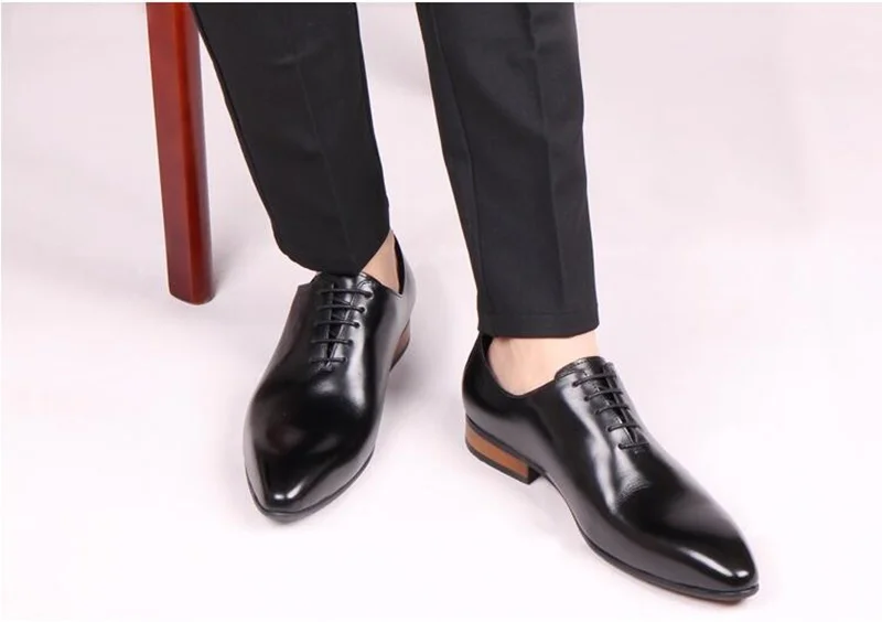 OMDE/мужские туфли-оксфорды с острым носком; Модные Мужские модельные туфли на шнуровке; дышащая деловая обувь с перфорацией; мужская кожаная обувь