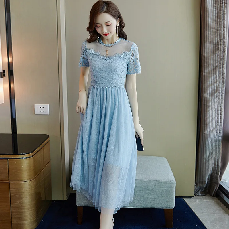 Женское короткое платье с круглым вырезом синее кружевное в стиле пэчворк