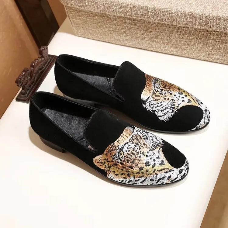 

Stylish Mens Loafers Embroidery Animal Round Toe Casual Genuine Leather Shoes Breathable Fashion Slip On C435