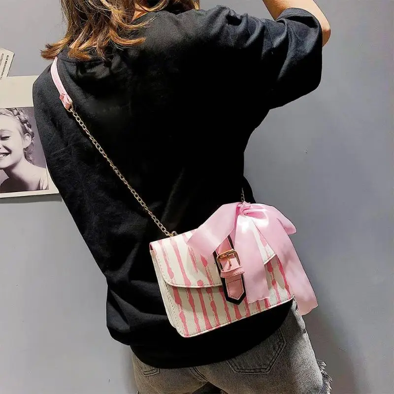 2018 искусственная кожа сумка для женщин полосы бантом клапаном цепи сумки на плечо Модные женские сладкий черный, розовый белый Bolsa