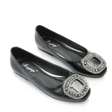 Стразы Для женщин обувь на плоской подошве обувь больших размеров Лакированная кожа женские Неглубокие тонкие туфли вечерние Последняя Мода Лоферы без застежки; водонепроницаемые мокасины;