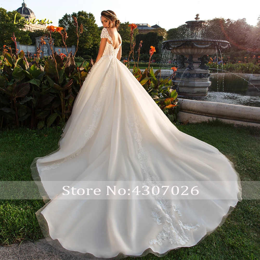 Loverxu ТРАПЕЦИЕВИДНОЕ свадебное платье нежные аппликации с коротким рукавом платье для невесты без спинки с соборным шлейфом Свадебное платье размера плюс