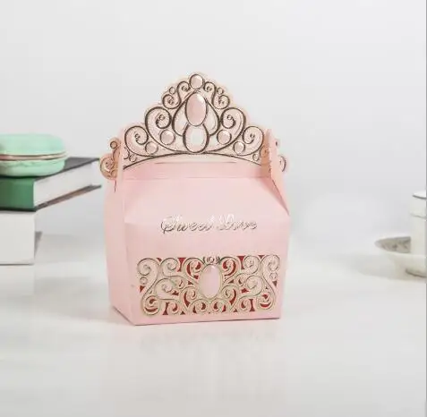 

50pcs 2018 New European Crown Paper Candy Box Creative Wedding Celebration Candy Box