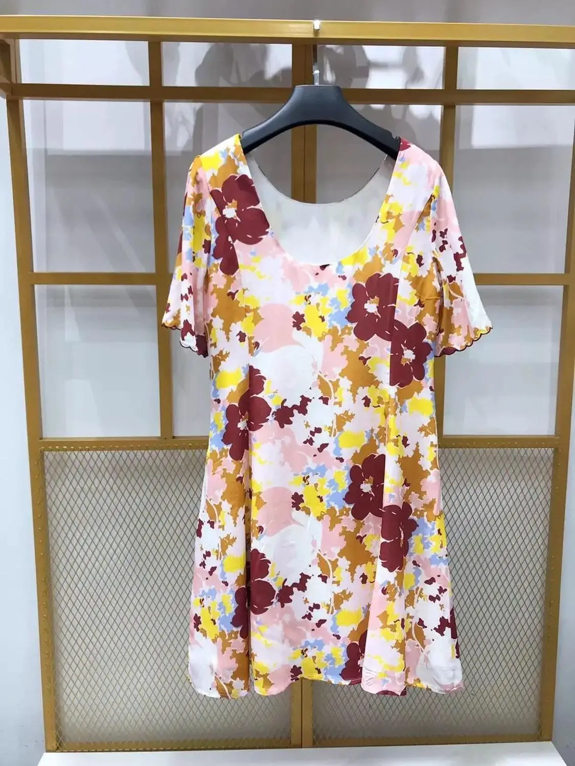 

Women Short Sleeve Flower Print Silk Mini Dress 2019 New Summer O Neck Wavy Cuff Sweet Dress