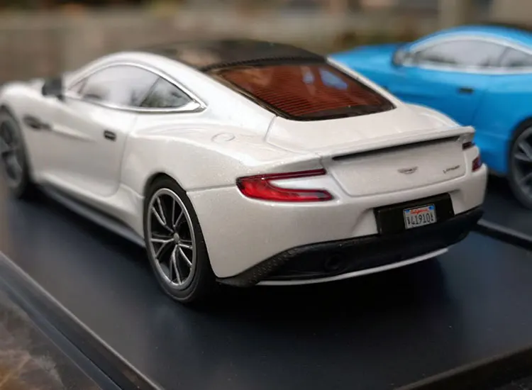 Оригинальные заводские 1:43 Vanquish Aston Martin, автомобильные игрушки из сплава для детей, литая модель автомобиля, подарок на день рождения