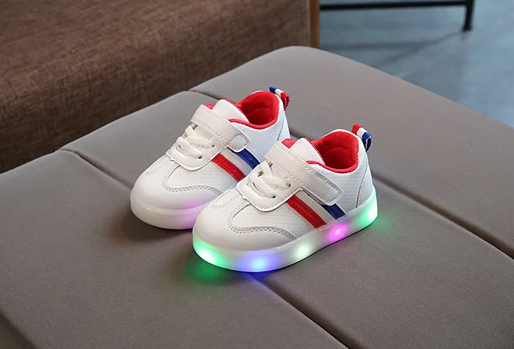 New Children Luminous Shoes Boys Girls Stripe Sport Running Shoes Baby Lights Fashion Sneakers Toddler Kids LED Sneakers