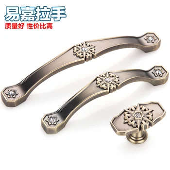 Simple High Grade Diamond Wardrobe Drawer Handle and Handles Cabinet Kitchen Handle with Carved Flower Crystal Furniture Pulls