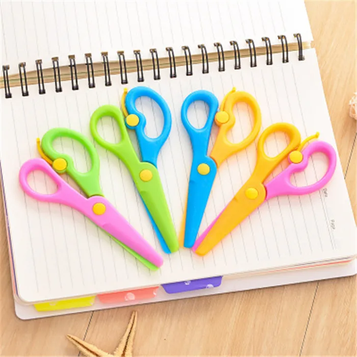 New 1 Pcs 137mm Mini Safety Round Head Plastic Scissors Student Kids Paper Cutting Minions Supplies for Kindergarten School