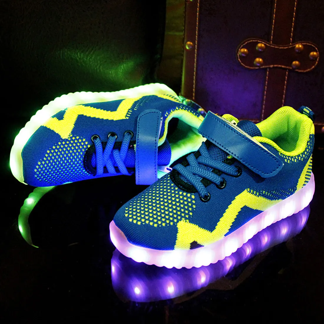 Новинка 2017 года дети Обувь для мальчиков Обувь для девочек USB Зарядное устройство свет Обувь Сетки для автомобиля Спортивная обувь