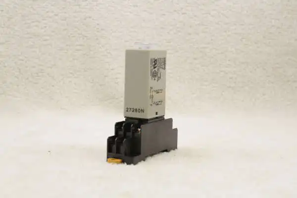 

DC 24V H3Y-2 30S DPDT 8 Pins Power on Time Delay Relay w Socket