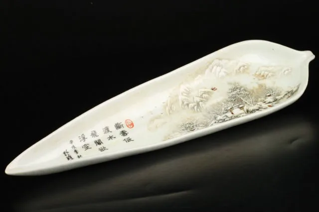 

TNUKK Delicate Chinese Vintage Wonderful Snow and Calligraphy Porcelain leaf-shape Plate
