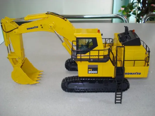 

NZG 933 1:50 Komatsu PC4000 mining excavator with front shovel toy