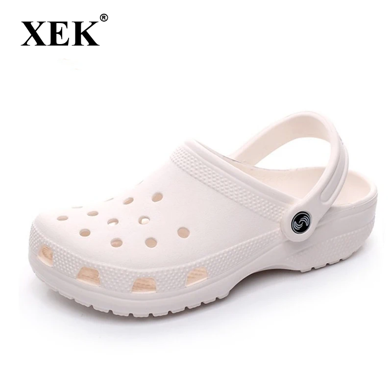 Prix XEK Nouveau 2018 Classique Femmes Sandales Design De Mode EVA croc Sculpté Femmes Diapositives Célèbre Plat Slipony Femmes Plage Chaussures ST263