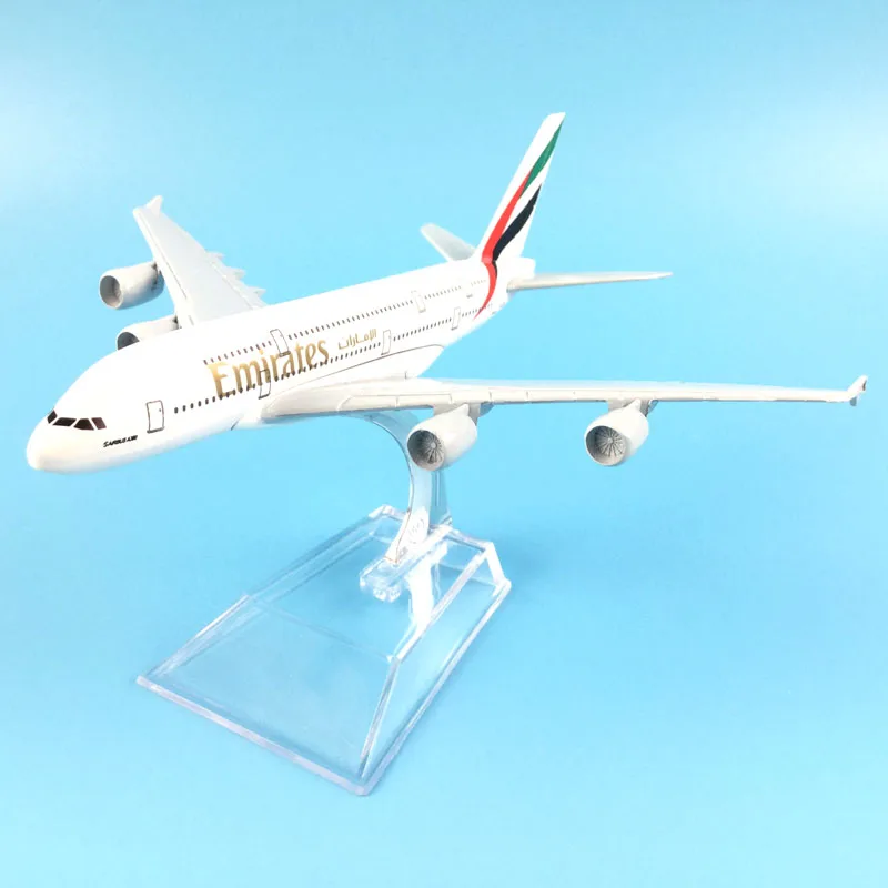 FREE SHIPPING 16CM A380 EMIRATES AIRLINES AIRBUS METAL ALLOY MODEL PLANE AIRCRAFT TOY AIRPLANE BIRTHDAY GIFT | Игрушки и хобби