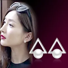 Новые фирменные дизайнерские массивные серьги, треугольные белые жемчужные серьги-гвоздики для женщин новые аксессуары оптом