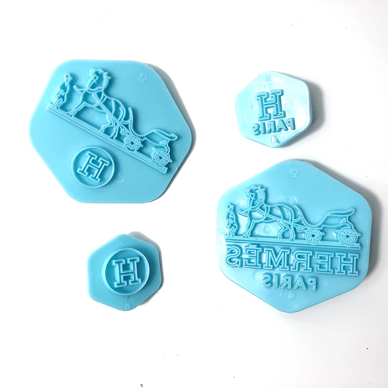1Set Famous Brand Bags Logo Shaped Biscuits Mold Cutters Letter H Cookie Moulds DIY Baking Stamp Mould Cake Decorting Mold Tools1