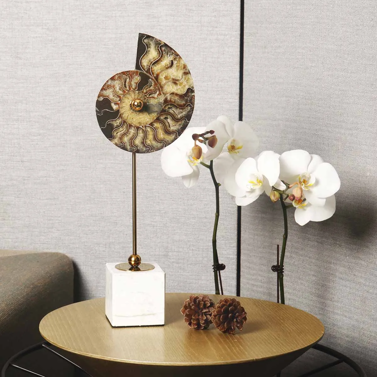 

TOOARTS Nautilus Shell Remains Ornament Abstract Sculpture White Square Marble Base Sculpture Home Decoration Accessories