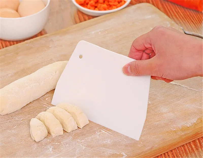 Высокое качество 1 шт. DIY Тесто для выпечки скребок масло нож пластиковый торт Кондитерский Резак кухонные инструменты для выпечки тортов маленький размер