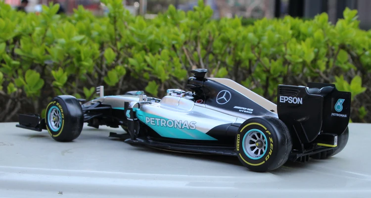 Новинка 1:18 Bburago литье под давлением Mercedes F1 W07 гибридная Металлическая Модель автомобиля игрушки вентиляторы Ограниченная серия автомобиля гамилтон Росберг