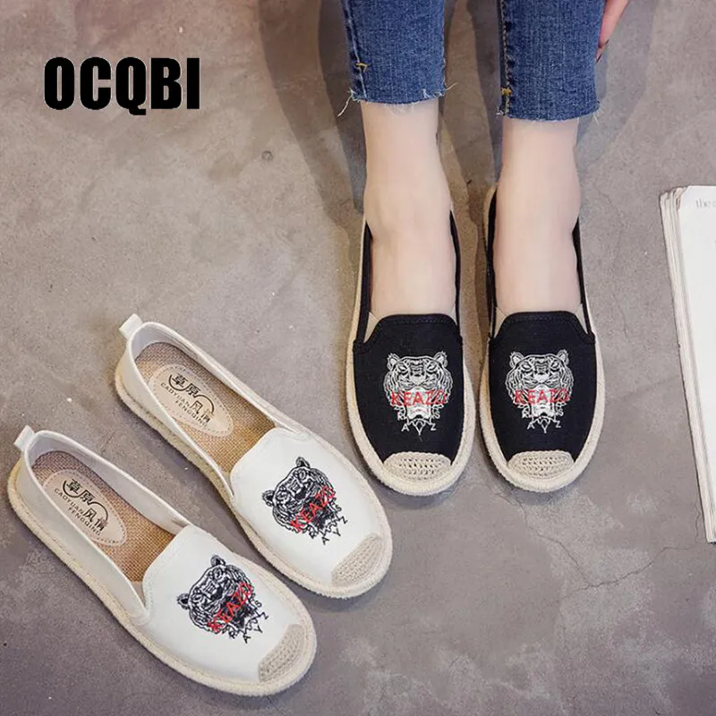 

2019 new ladies embroidered straw braided flat lazy shoes one foot tiger head fisherman canvas women's lazy loafers shoes