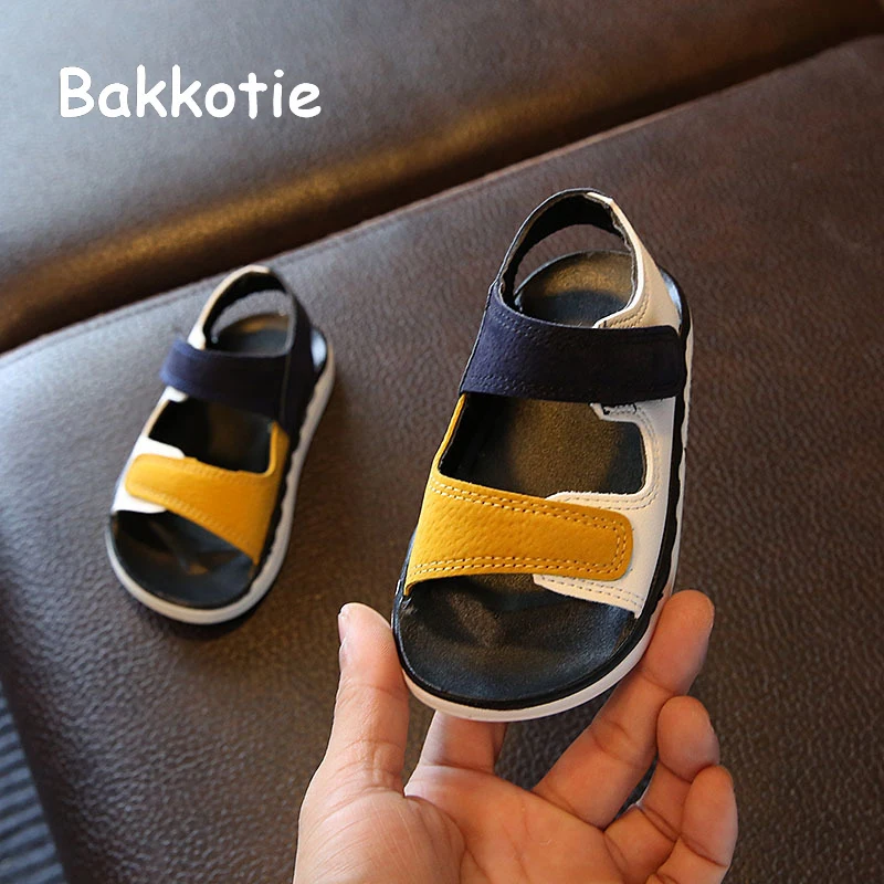 Bakkotie/ г. Новые модные летние пляжные сандалии для маленьких мальчиков детская повседневная мягкая брендовая спортивная обувь из искусственной кожи красного цвета на плоской подошве для маленьких девочек