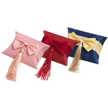 

50Pcs Pink Red Blue Corrugated Paper Wedding Favors Candy Boxes Pillow Shape Tassel Style Bomboniera Party Supplies Gift Box