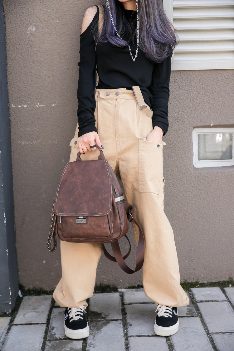 Новые женские рюкзаки, Женская Ретро сумка на плечо из натуральной кожи, европейский модный маленький рюкзак с заклепками коричневого цвета