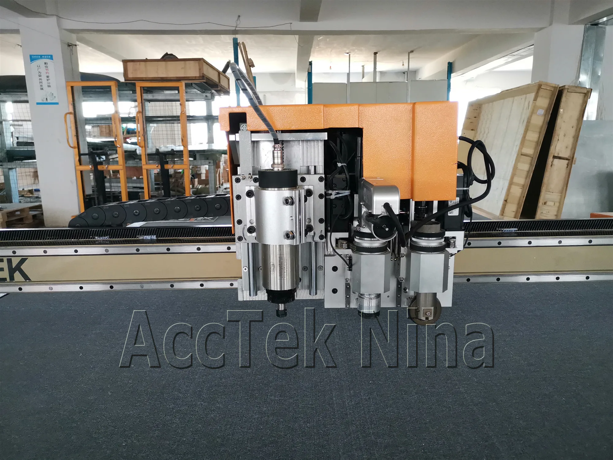 AccTek 1600*2500mm work area cnc oscillating vibrating knife cutting machine for foam fabric leather round knife cutter