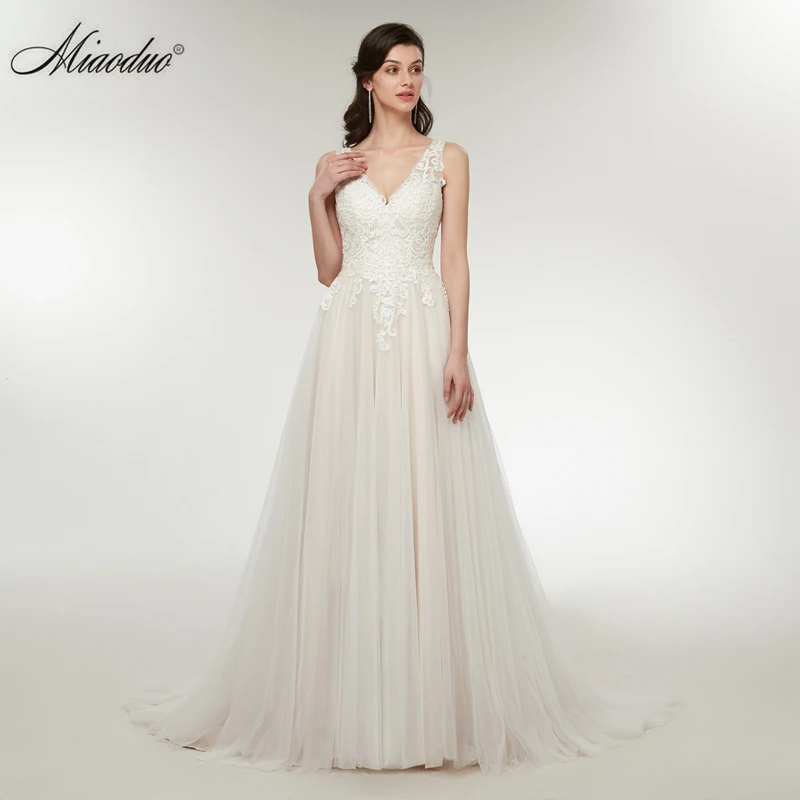 

Ivory Vestido De Noiva 2019 V Neck Tulle Backless Lace Appliques Bridal Gowns Sweep Train Sleeveless Wedding Dress
