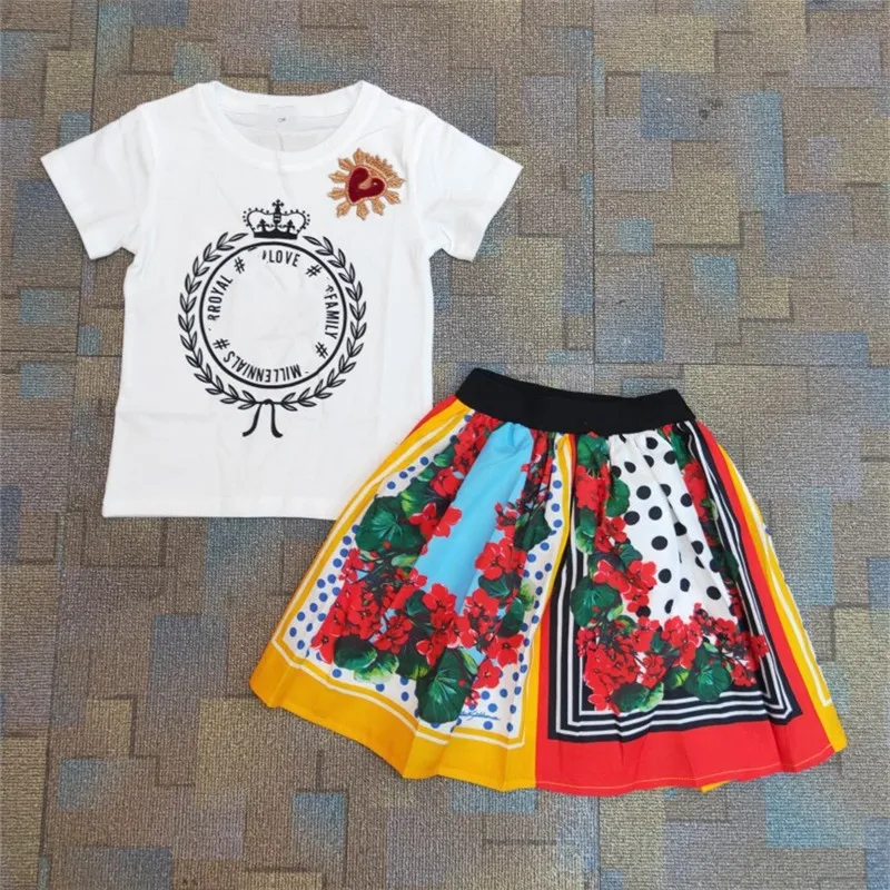 

2019 Summer Kids Cute Floral Clothing Set Girl Kids Flower Suit White Letter Pattern Tee Top +Floral Skirt Clothing Set