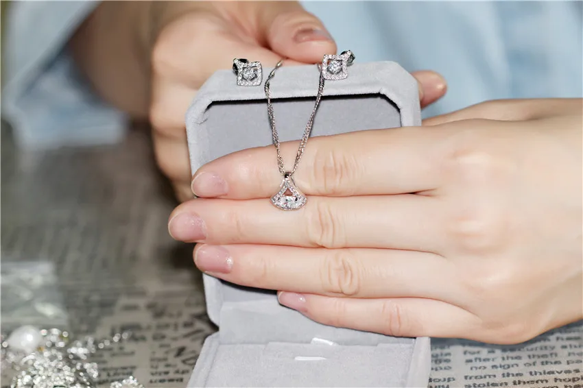 Uloveido Silver Color Fashion Wedding Jewelry Sets Triangle Shell Shape Woman Earrings and Necklace Jewelry Set 5% Off YT321 (Jewelry set White) 7 IMG_9630