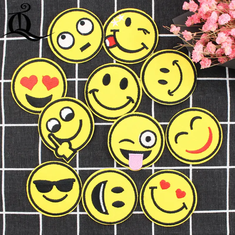 

1pcs 5.2X5.2cm Smiling face Sewing Clothes Patch Iron On Embroidery Patches Hotfix Applique Motifs Sew On cartoon Patch E1