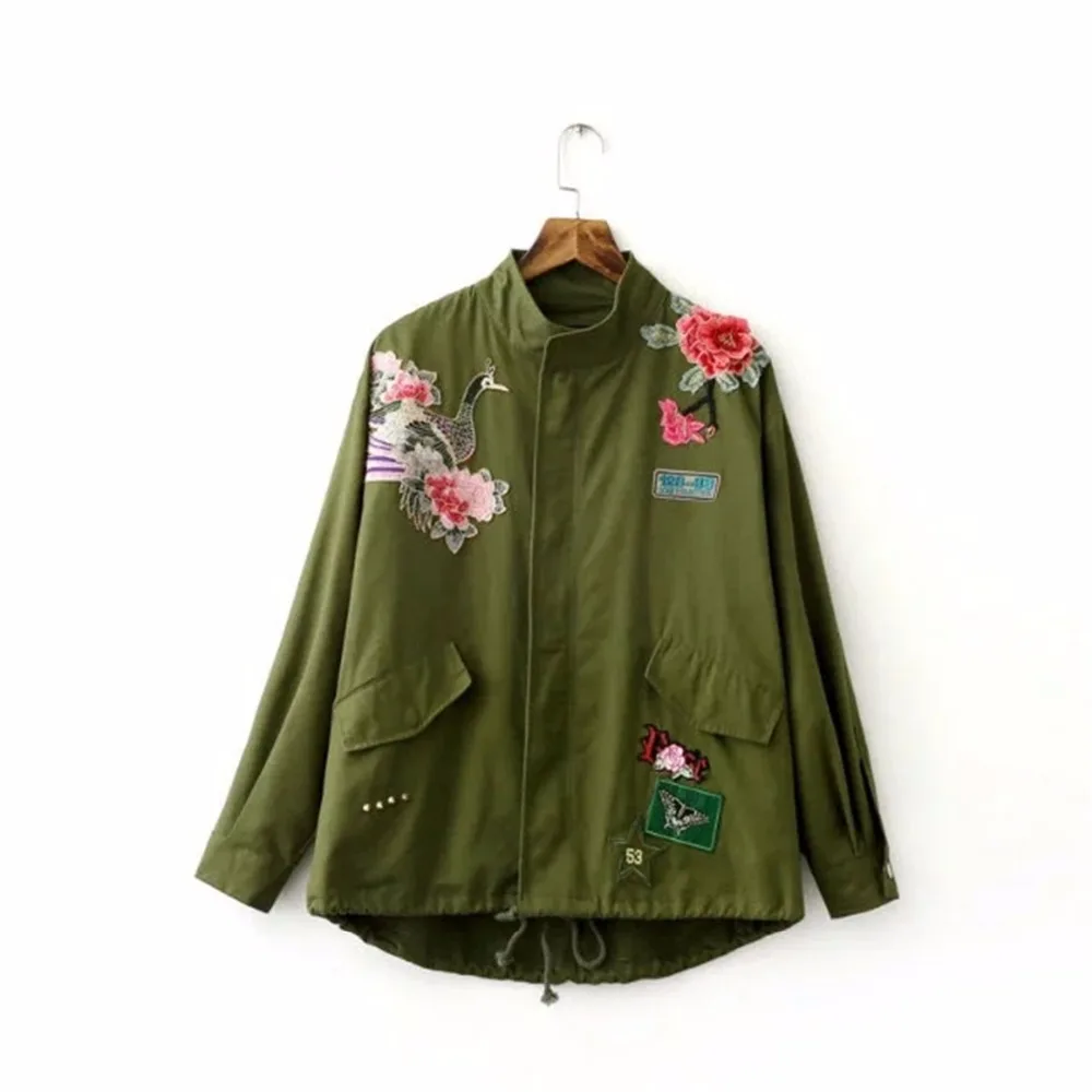 Женщины Army Green цветочной вышивкой куртка-пилот заделался заклепки дизайн
