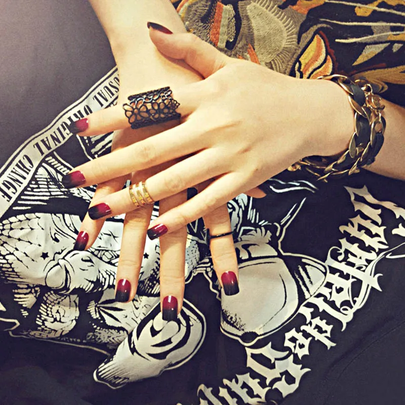 

DIY Fashion Nail Art Tips with Glue Girls Full Cover Short Size False Nails Ladies Sexy Red Gradient Color Fake Nails 24pcs