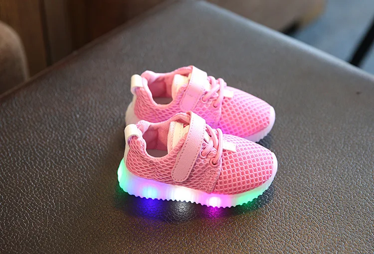 Розничная ; Новинка года; детская обувь для мальчиков и девочек; спортивная обувь; Светодиодный свет; дышащая детская обувь